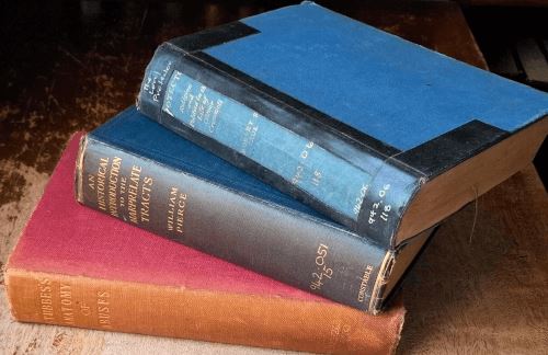 Бывший студент вернул в библиотеку книги, просроченные на 20 лет