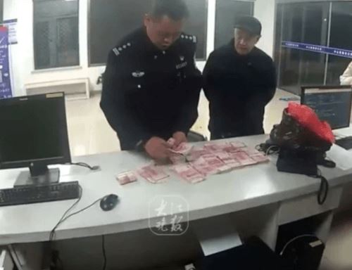 Сын выкинул папино одеяло, не зная, что внутри спрятаны деньги